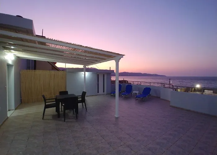 Comfy Beachside Flat With Seaview 2