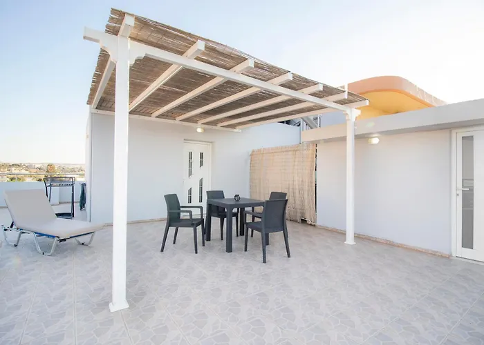 Comfy Beachside Flat With Seaview 2