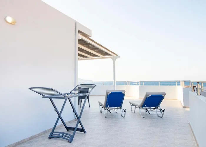 Comfy Beachside Flat With Seaview 2